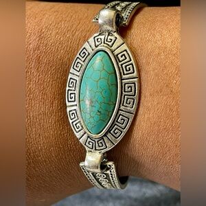 Silver Tone Adjustable Cuff Bracelet w/a Faux Turquoise Oval Centerpiece. 8 inch